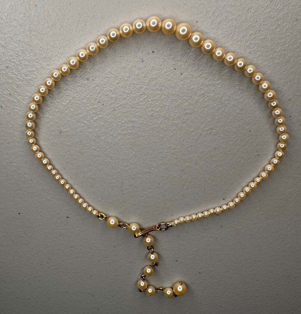 vintage faux pearl graduated necklace cream ivory gold tone